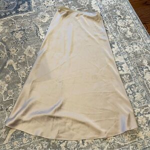 Elegant Uniqlo Slip Cream Women's Skirt